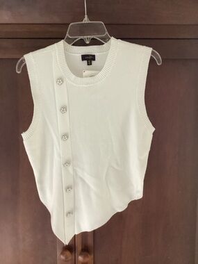 NWT sleevless asymestrical light soft sweater